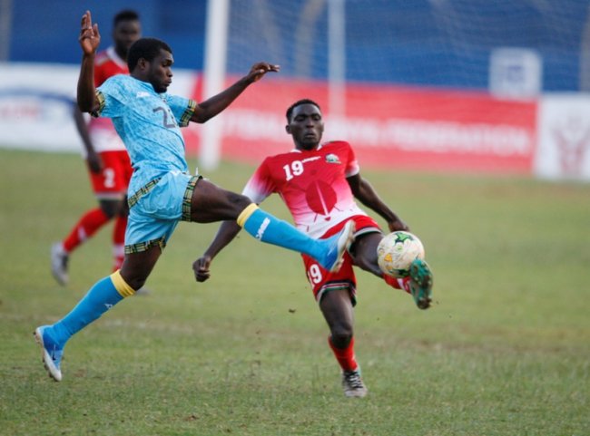Kenya's Wesley Onguso battles with Zanzibar's Ibrahim Abdalla. (Photo by Shutterspeed)